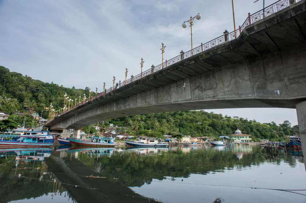 Jembatan Siti Nurbaya di atas Muara Batang Arau