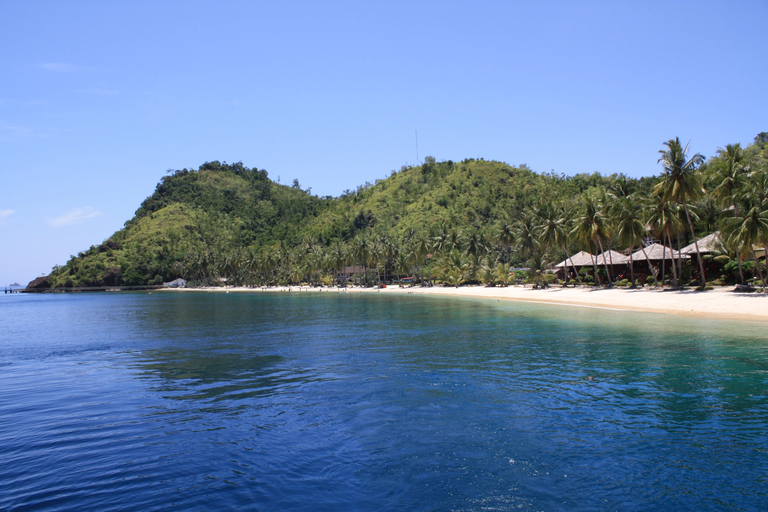 Pulau Sikuai dilihat dari kapal